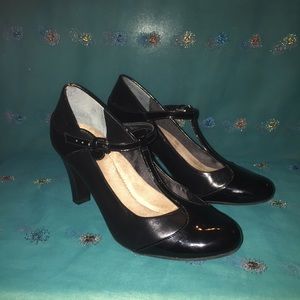 Giani Bernini Memory Foam Black T Strap Heels
